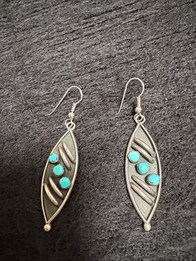 Vintage Southwestern Style Sterling Silver Turquoises Earrings